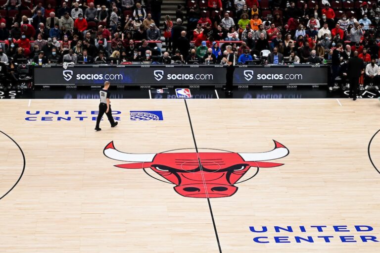 chicago-bulls-court-socios-led